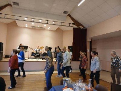 Un moment de danse en ligne pour ceux qui le souhaitaient. - Tatiana Delaunay