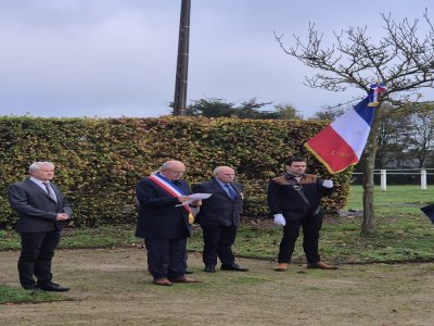 Commémoration du 11 novembre, La Roche-Neuville - EP