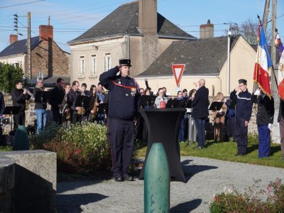 Les commémorations du 11 novembre 2025 à Meslay-du-Maine. - Paolo Cadena