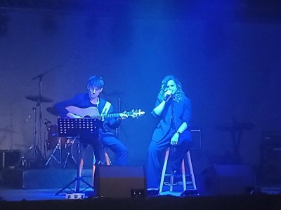 Adrien Fruit a interprété des chansons de son répertoire, accompagné par Dimitri (Premier métro). - Aurélie Perré