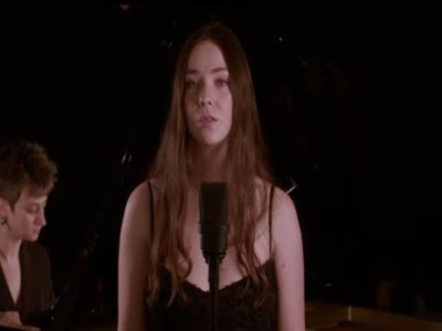 Dans ce texte incarn&eacute;, elle raconte les violences psychologiques et sexuelles qu'elle a travers&eacute;es. - YouTube