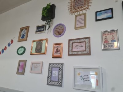 Des cadres ont été exposés au foyer du lycée, afin d'être vus par tous. - Clémentine Marié