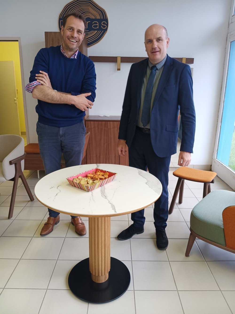 Le maire Richard Chamaret (avec ici &Eacute;douard de Quatrebarbes - Archives) a lanc&eacute; un appel aux professionnels du secteur les pr&eacute;venant de salari&eacute;s cherchant du travail.