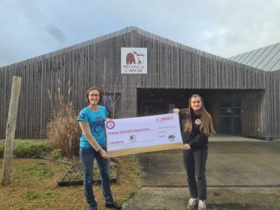 Remise du ch&egrave;que par Julie Chevreul Raimbault au Refuge de l'Arche le 22 janvier 2026. - Cl&eacute;mentine Mari&eacute;