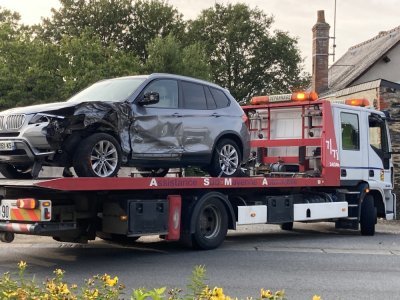 La collision frontale a fait trois blessés. - Mickael Guérin